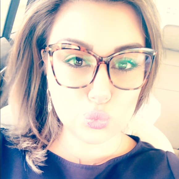 Meet your Posher, Vanessa - Picture 1 of 1